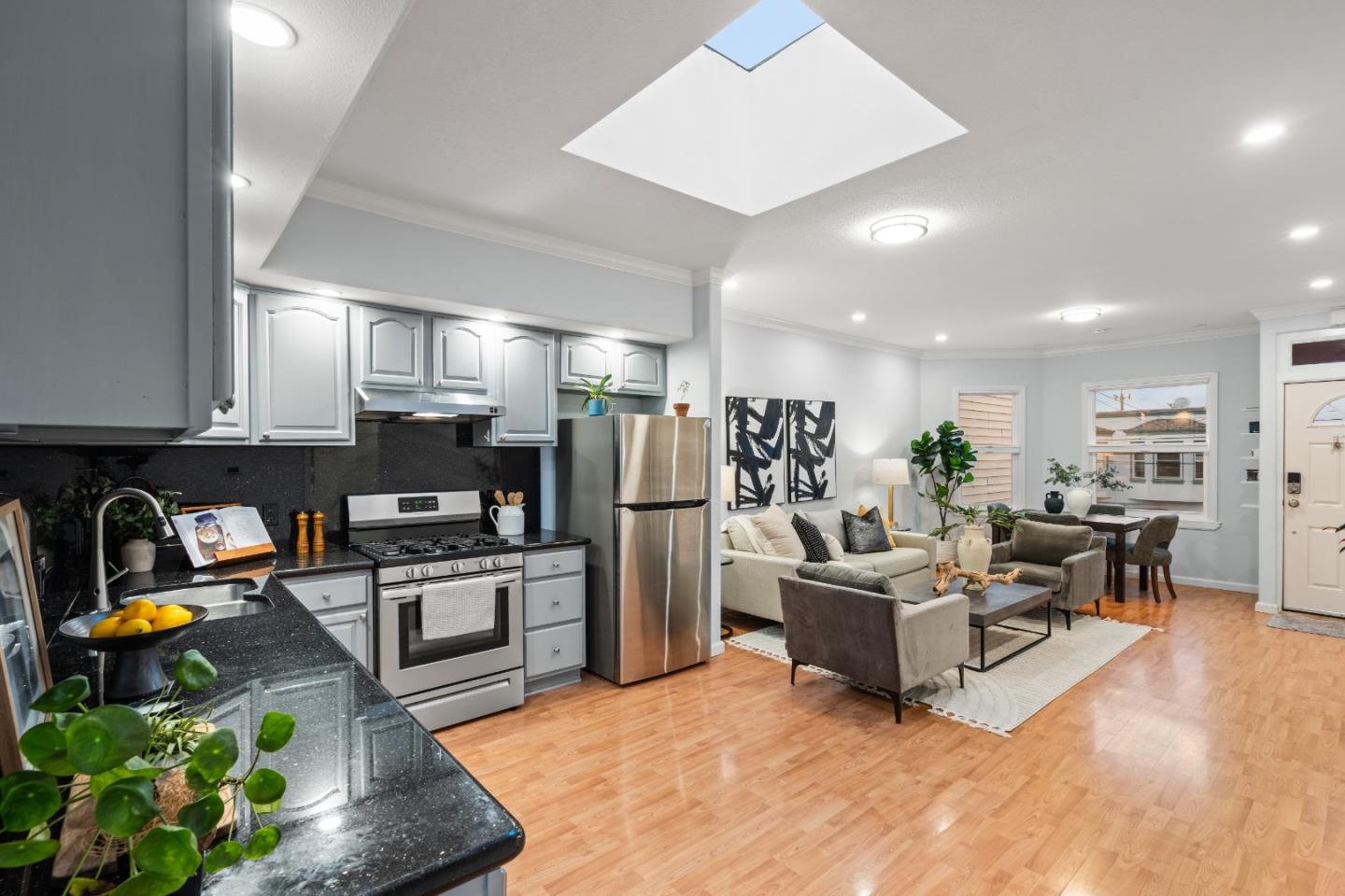 Detail Gallery Image 15 of 54 For 291 Munich St, San Francisco,  CA 94112 - 3 Beds | 2 Baths