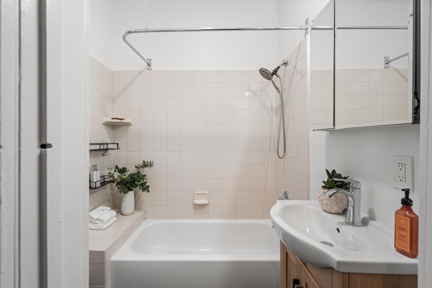 Detail Gallery Image 25 of 54 For 291 Munich St, San Francisco,  CA 94112 - 3 Beds | 2 Baths