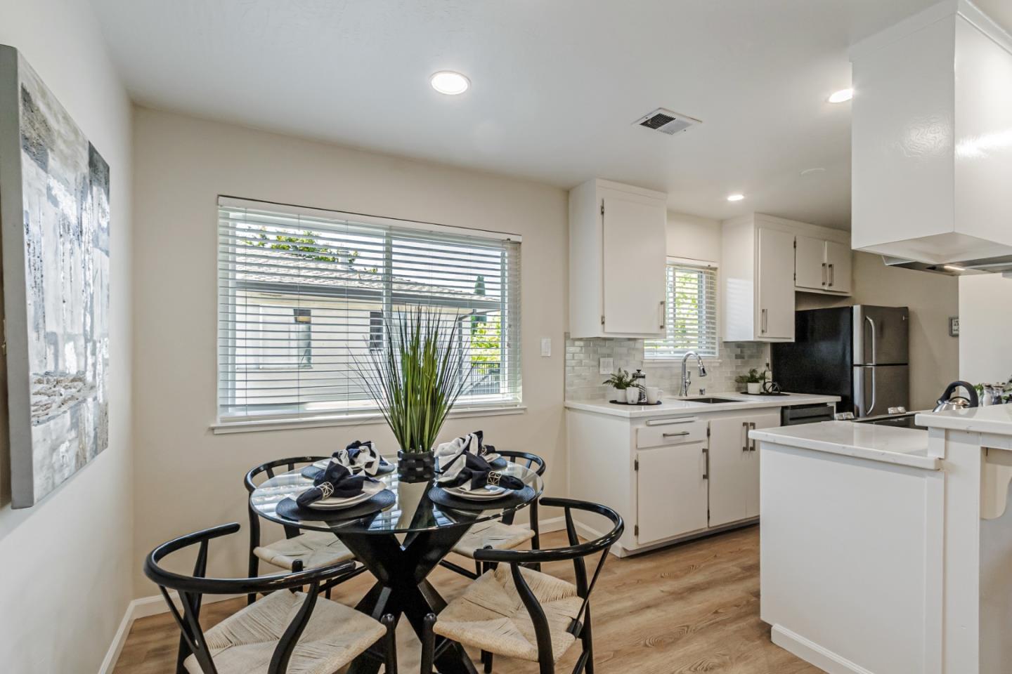 Detail Gallery Image 10 of 22 For 1359 Shawn Dr #4,  San Jose,  CA 95118 - 2 Beds | 1 Baths