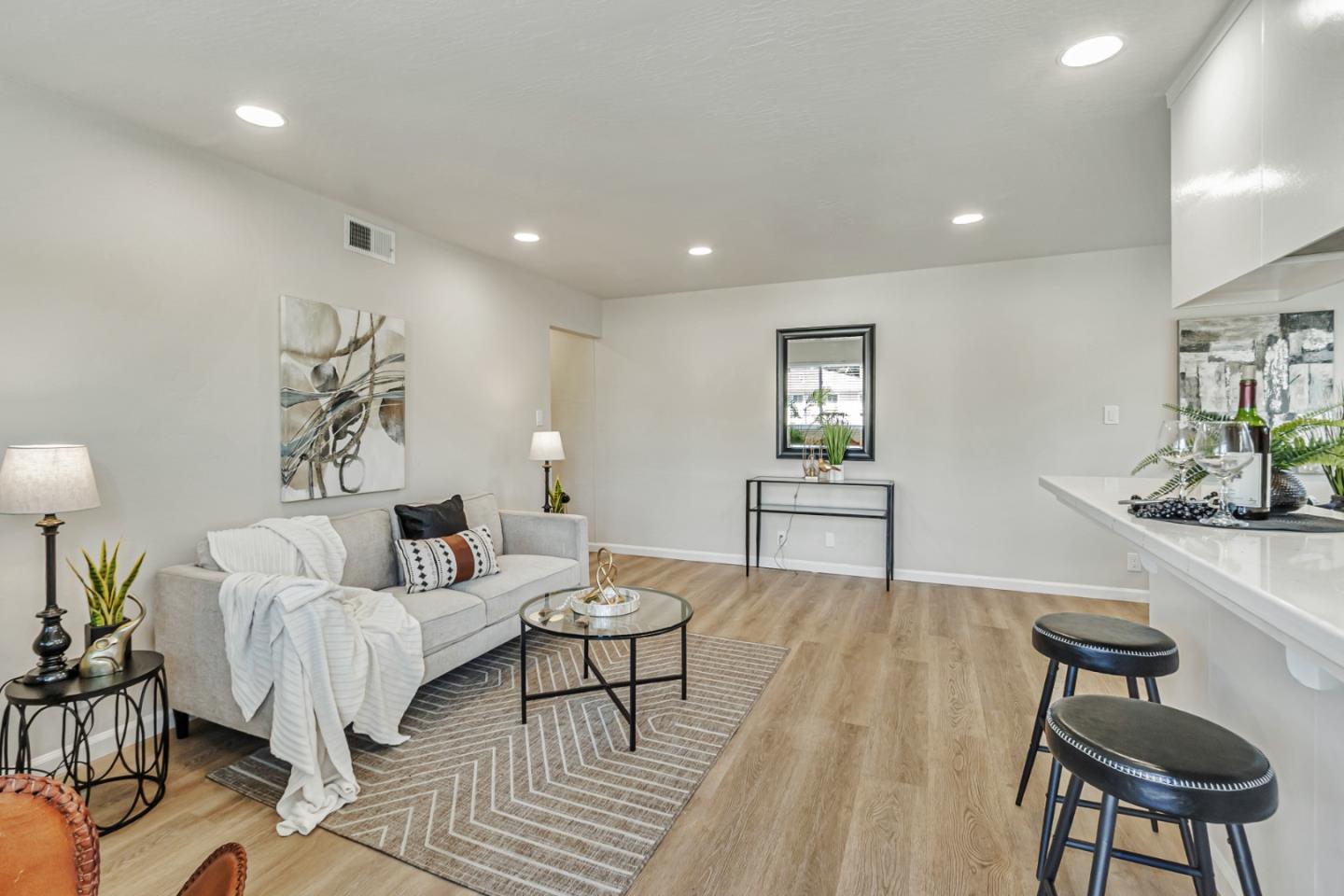 Detail Gallery Image 3 of 22 For 1359 Shawn Dr #4,  San Jose,  CA 95118 - 2 Beds | 1 Baths