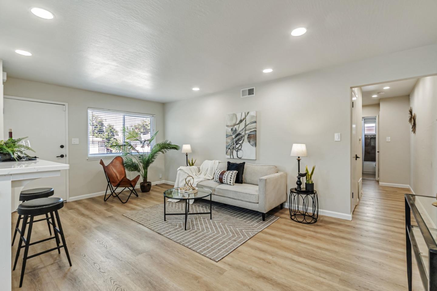 Detail Gallery Image 4 of 22 For 1359 Shawn Dr #4,  San Jose,  CA 95118 - 2 Beds | 1 Baths