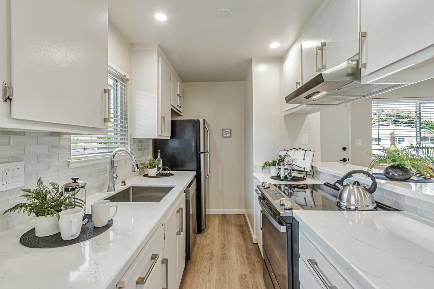 Detail Gallery Image 6 of 22 For 1359 Shawn Dr #4,  San Jose,  CA 95118 - 2 Beds | 1 Baths