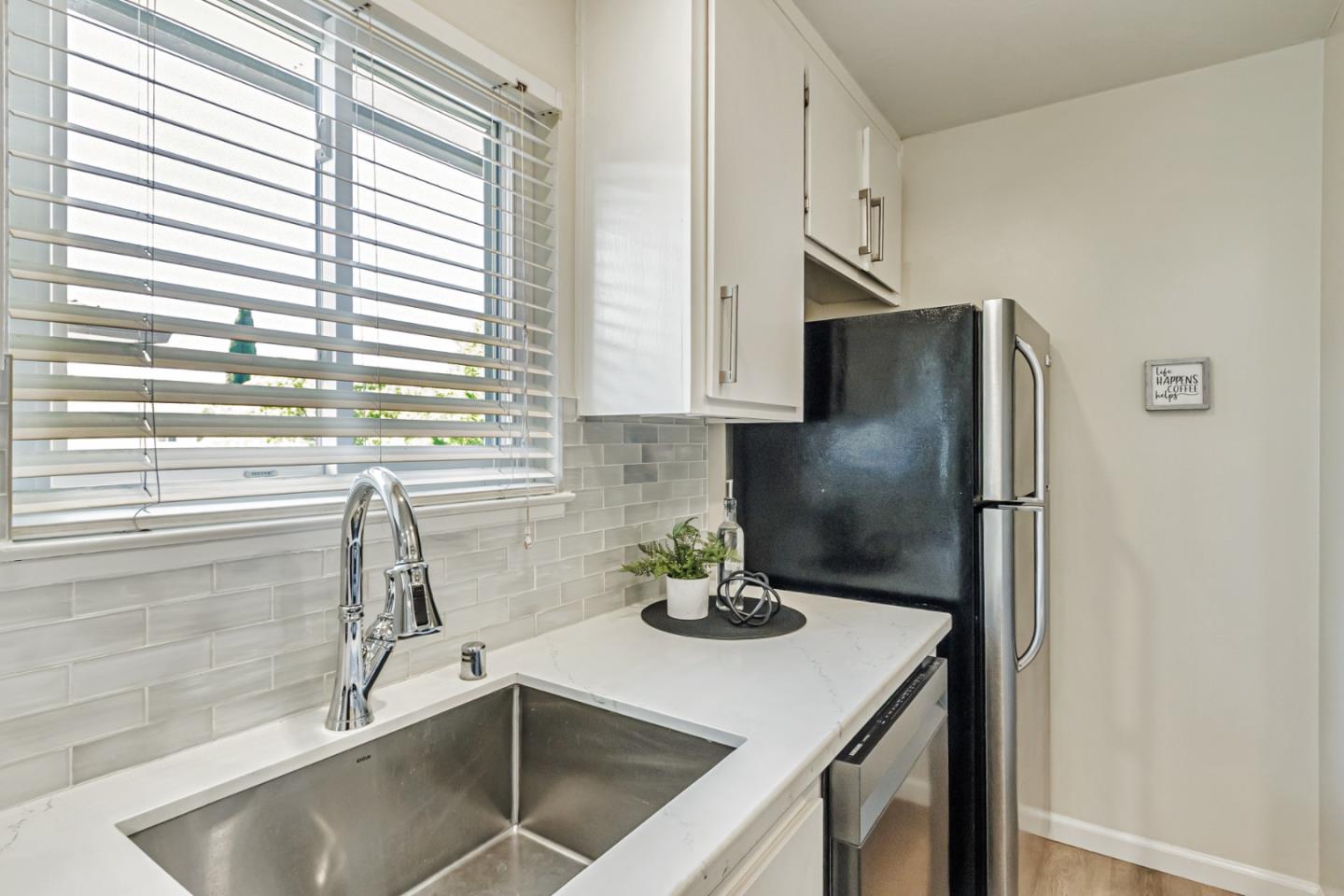 Detail Gallery Image 7 of 22 For 1359 Shawn Dr #4,  San Jose,  CA 95118 - 2 Beds | 1 Baths