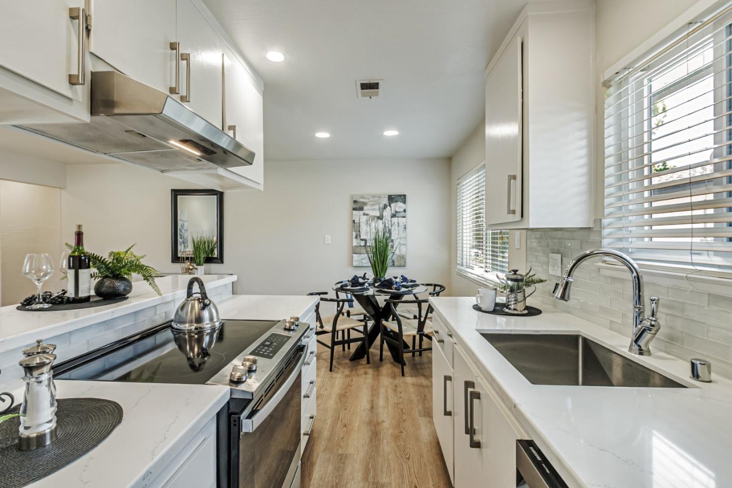 Detail Gallery Image 9 of 22 For 1359 Shawn Dr #4,  San Jose,  CA 95118 - 2 Beds | 1 Baths