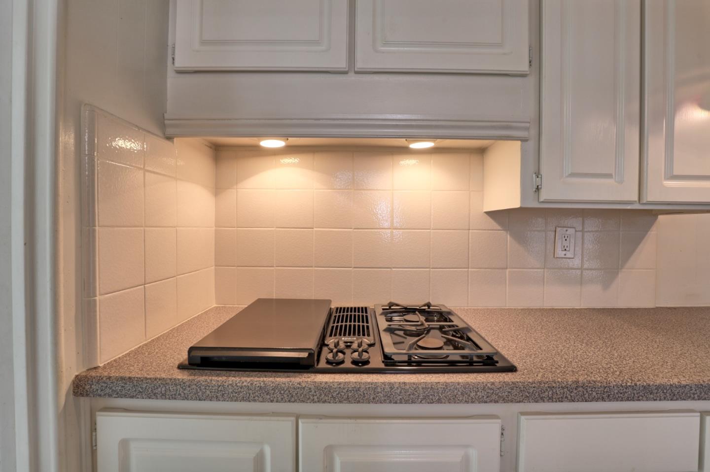 Detail Gallery Image 8 of 28 For 56 Creekside Dr #56,  Morgan Hill,  CA 95037 - 2 Beds | 2 Baths