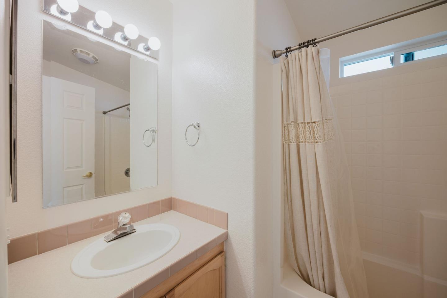Detail Gallery Image 10 of 20 For 6 Sunset Terrace #6,  Half Moon Bay,  CA 94019 - 2 Beds | 2 Baths