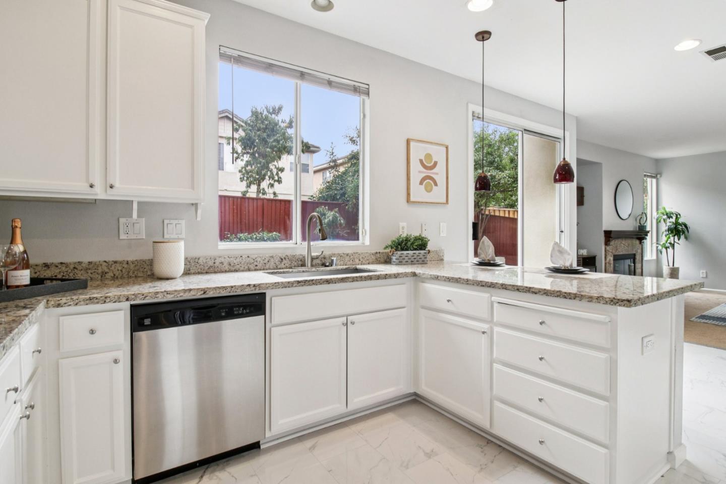 Detail Gallery Image 14 of 54 For 3699 Cedar Knoll Ct, San Jose,  CA 95121 - 4 Beds | 2/1 Baths