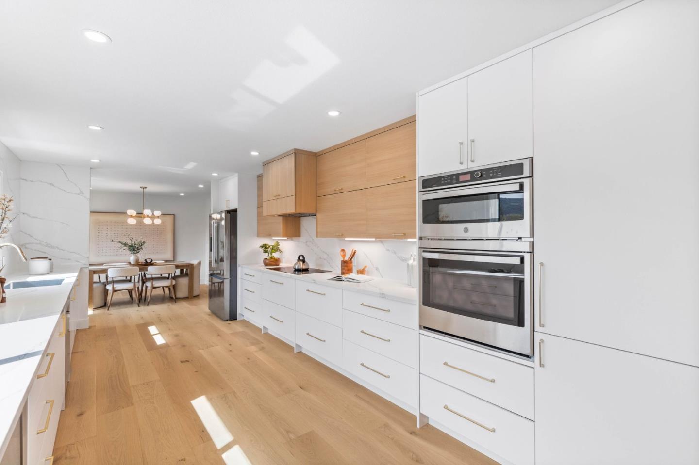 Detail Gallery Image 12 of 45 For 19522 via Real Dr, Saratoga,  CA 95070 - 5 Beds | 3 Baths