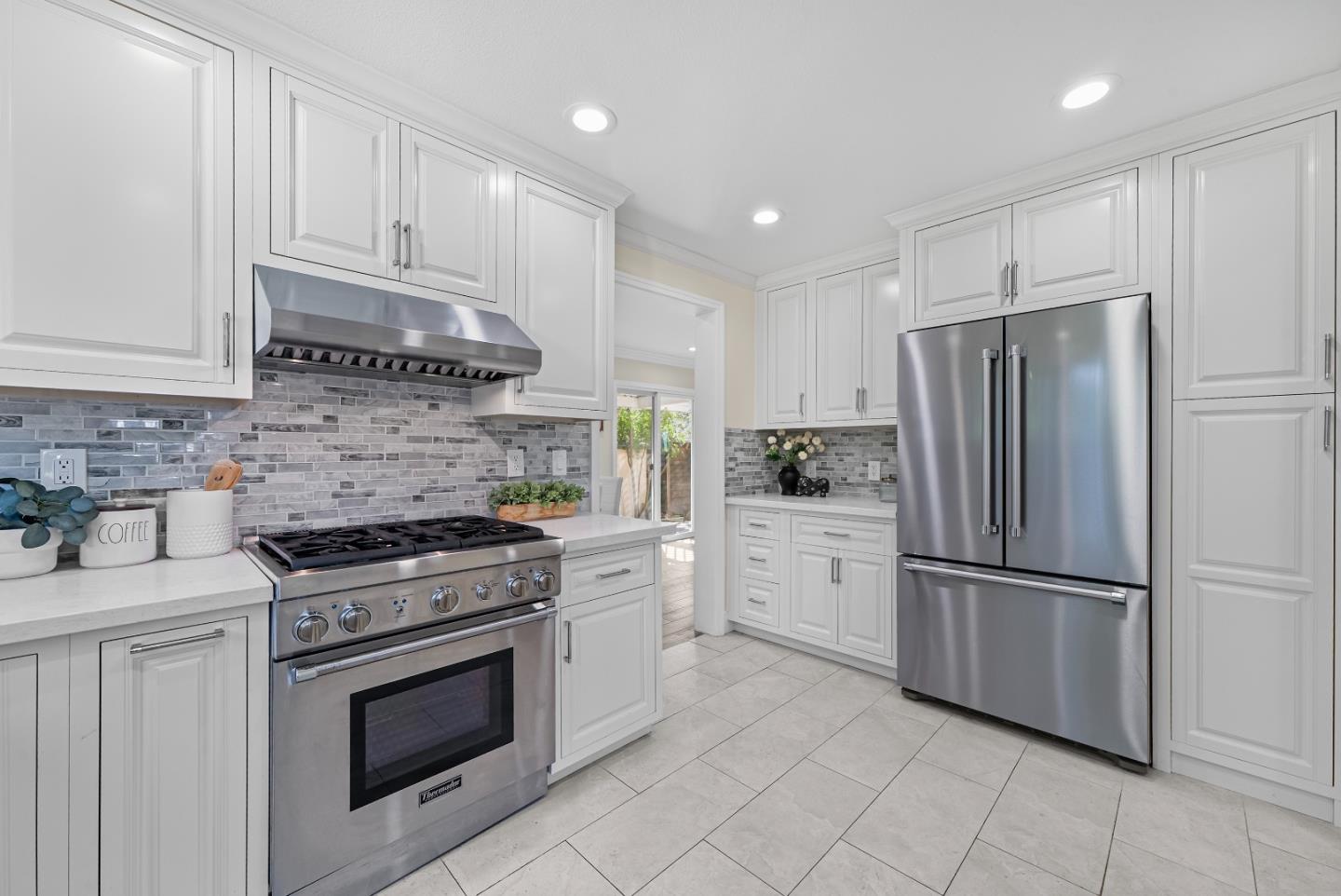 Detail Gallery Image 7 of 34 For 961 Channing Ave, Palo Alto,  CA 94301 - 2 Beds | 2 Baths