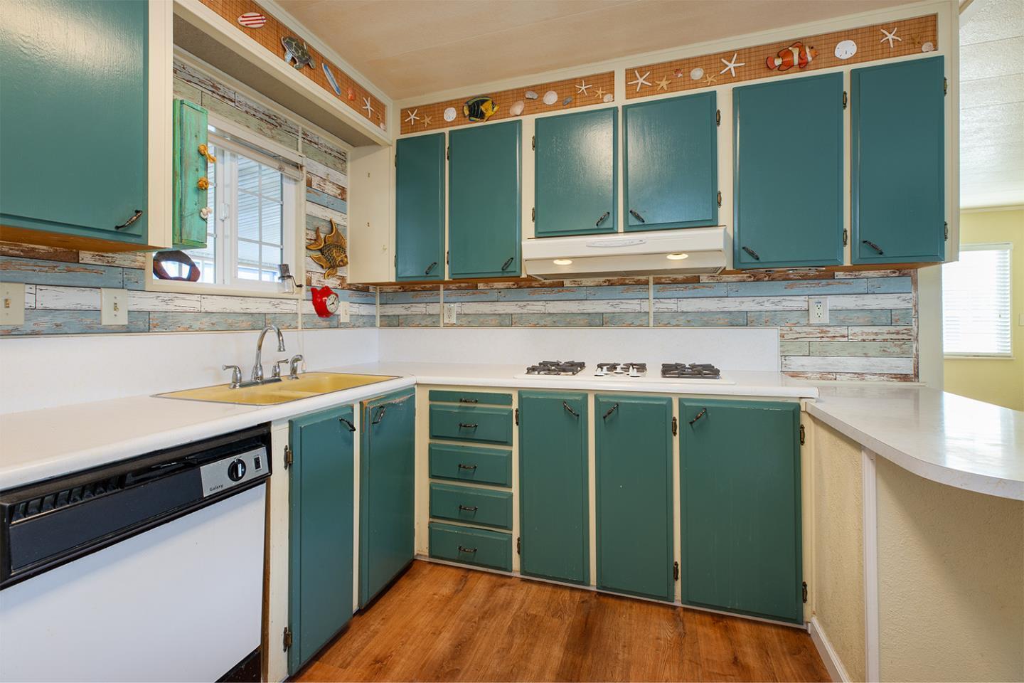 Detail Gallery Image 12 of 19 For 2155 Wharf Rd #12,  Capitola,  CA 95010 - 2 Beds | 2 Baths