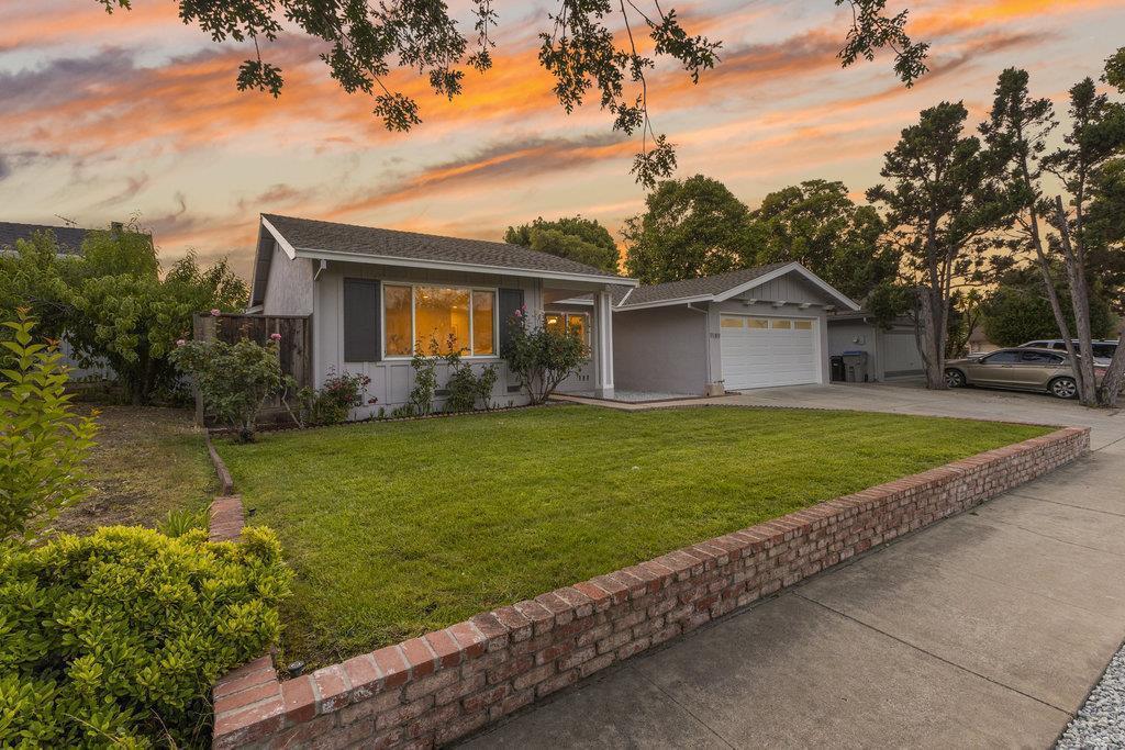 Detail Gallery Image 4 of 78 For 1189 Boynton Ave, San Jose,  CA 95117 - 4 Beds | 2 Baths