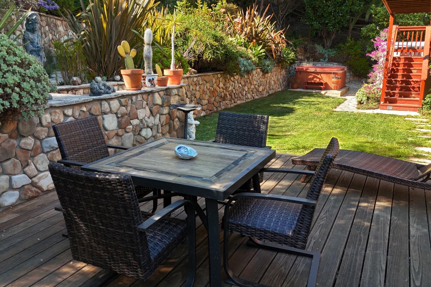 Detail Gallery Image 10 of 78 For 1042 Yosemite Dr, Pacifica,  CA 94044 - 4 Beds | 4 Baths