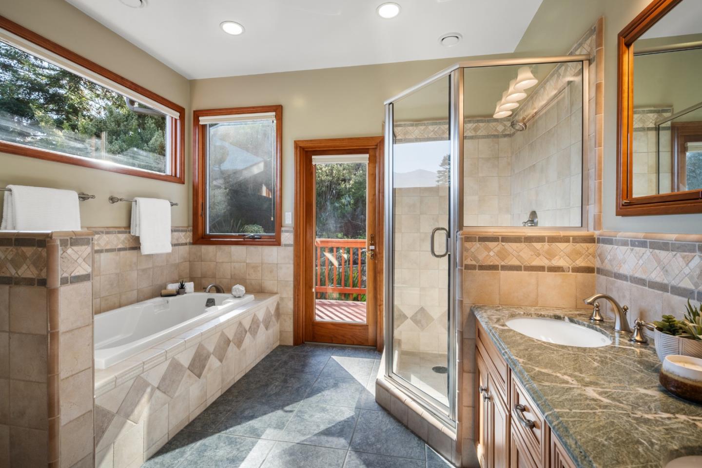 Detail Gallery Image 19 of 78 For 1042 Yosemite Dr, Pacifica,  CA 94044 - 4 Beds | 4 Baths