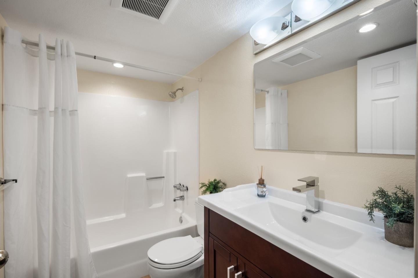 Detail Gallery Image 36 of 78 For 1042 Yosemite Dr, Pacifica,  CA 94044 - 4 Beds | 4 Baths