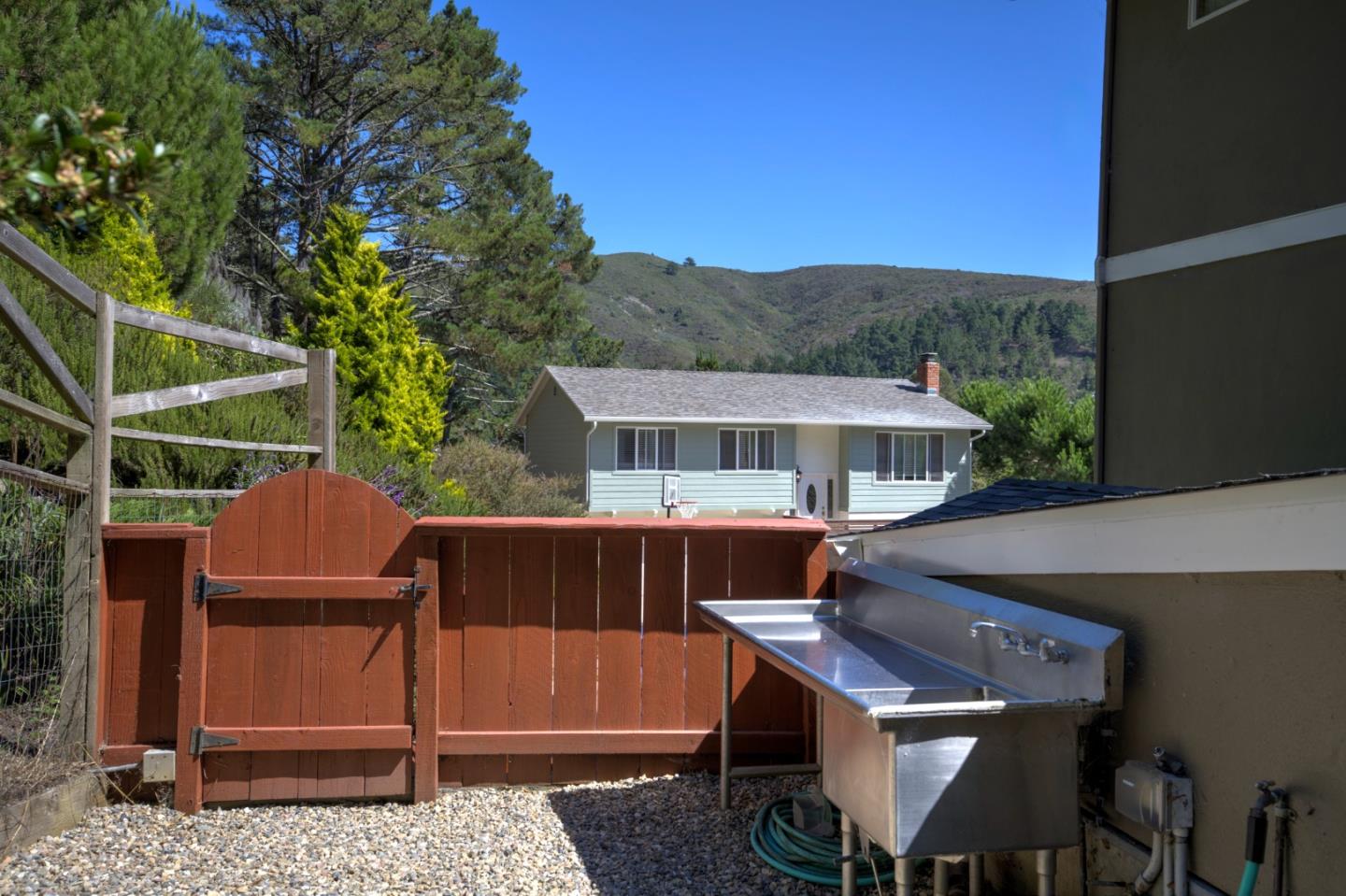 Detail Gallery Image 50 of 78 For 1042 Yosemite Dr, Pacifica,  CA 94044 - 4 Beds | 4 Baths