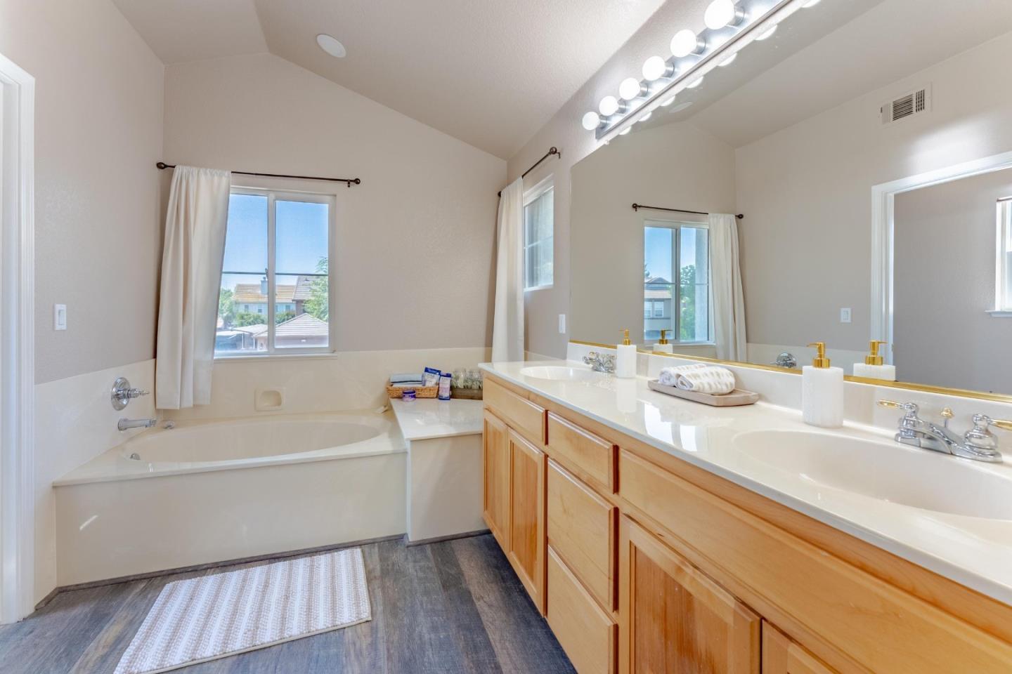 Detail Gallery Image 28 of 39 For 769 Dody, Manteca,  CA 95337 - 4 Beds | 3 Baths