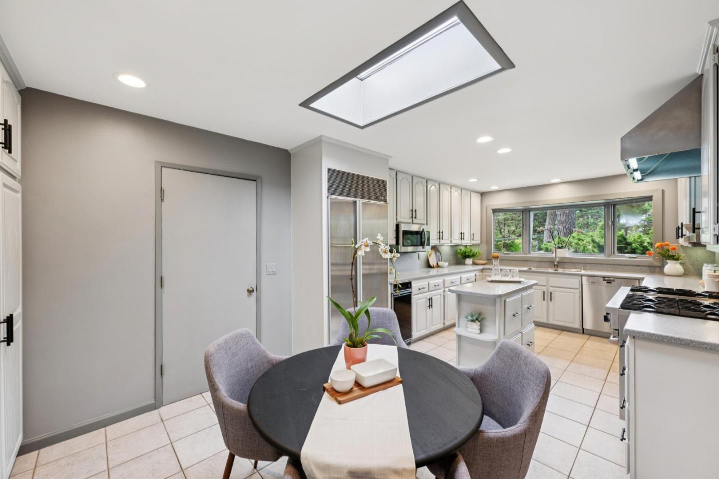 Detail Gallery Image 20 of 54 For 4083 Sunset Ln, Pebble Beach,  CA 93953 - 3 Beds | 2/1 Baths