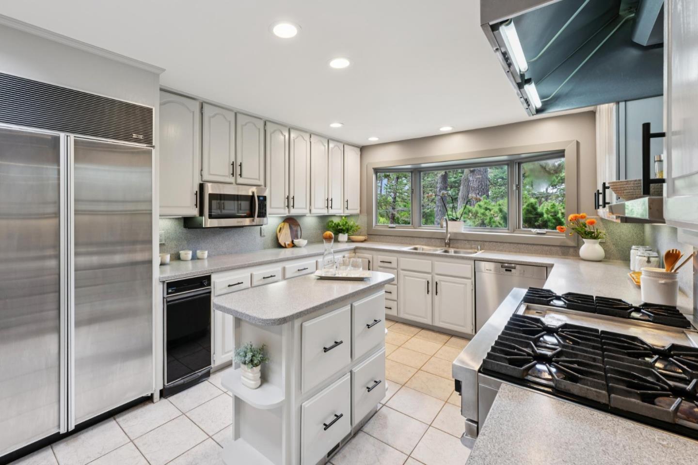 Detail Gallery Image 21 of 54 For 4083 Sunset Ln, Pebble Beach,  CA 93953 - 3 Beds | 2/1 Baths