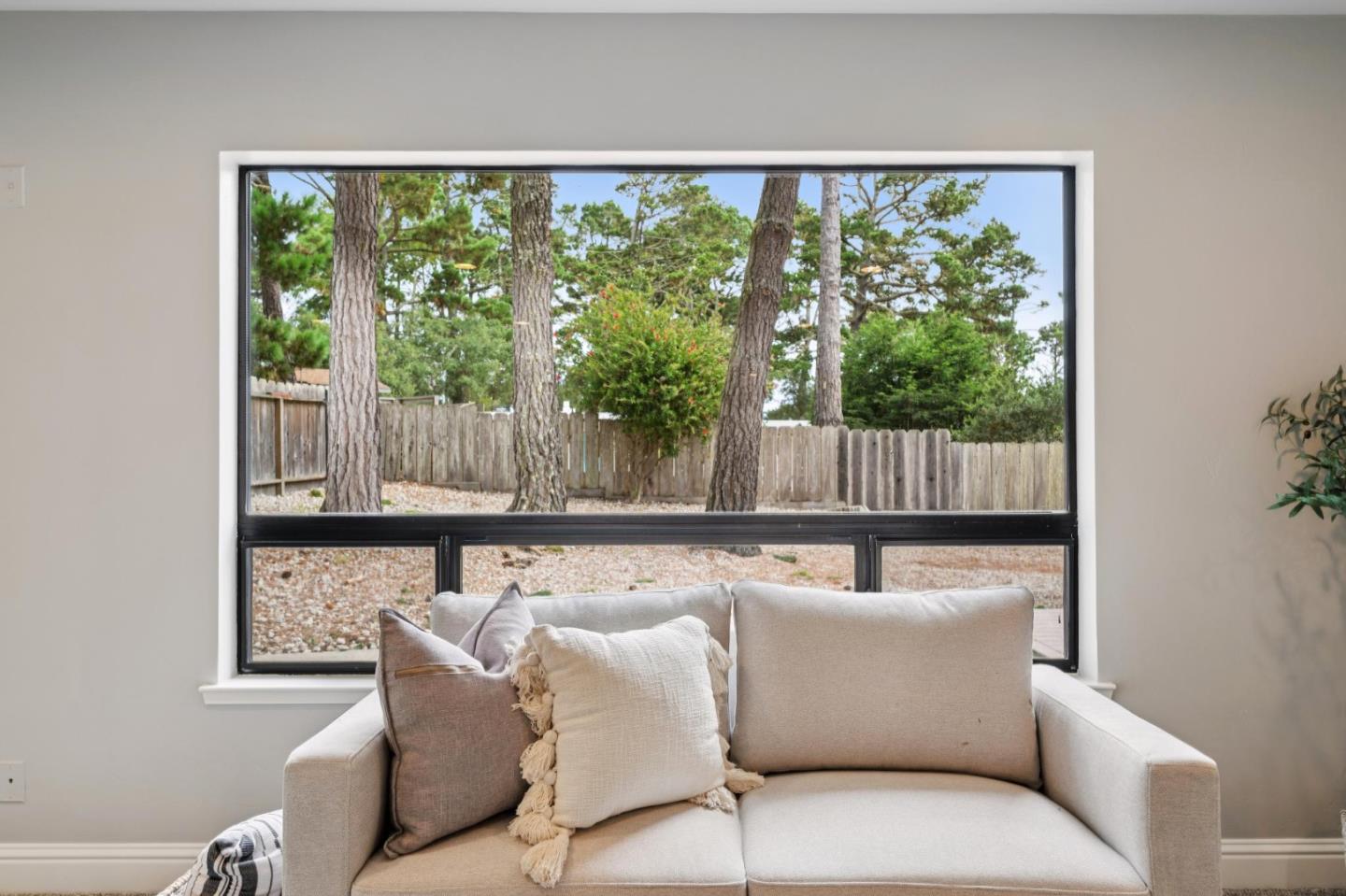 Detail Gallery Image 43 of 54 For 4083 Sunset Ln, Pebble Beach,  CA 93953 - 3 Beds | 2/1 Baths