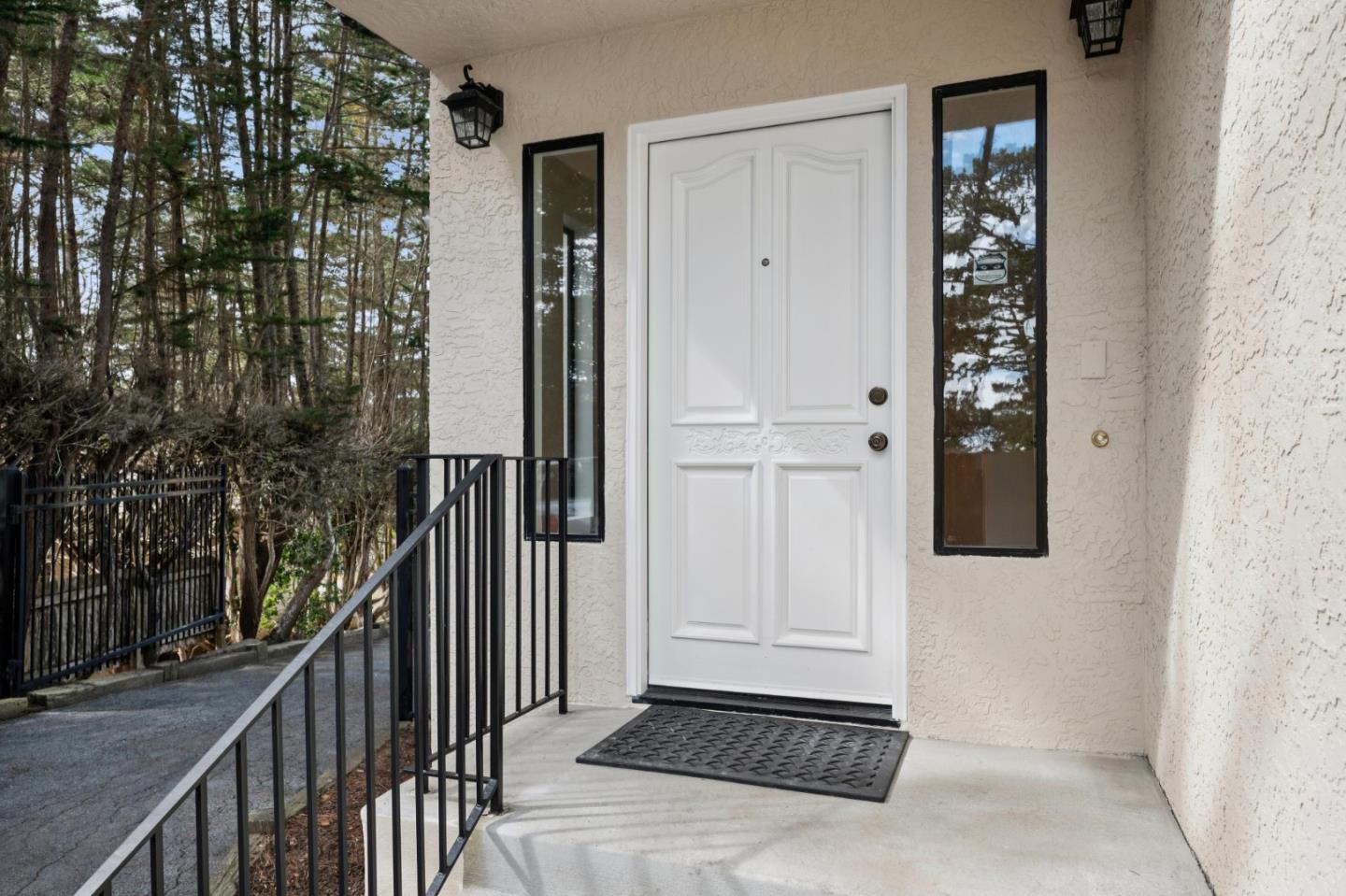 Detail Gallery Image 6 of 54 For 4083 Sunset Ln, Pebble Beach,  CA 93953 - 3 Beds | 2/1 Baths