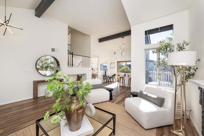 Detail Gallery Image 10 of 43 For 756 Newport Cir, Redwood Shores,  CA 94065 - 3 Beds | 2/1 Baths