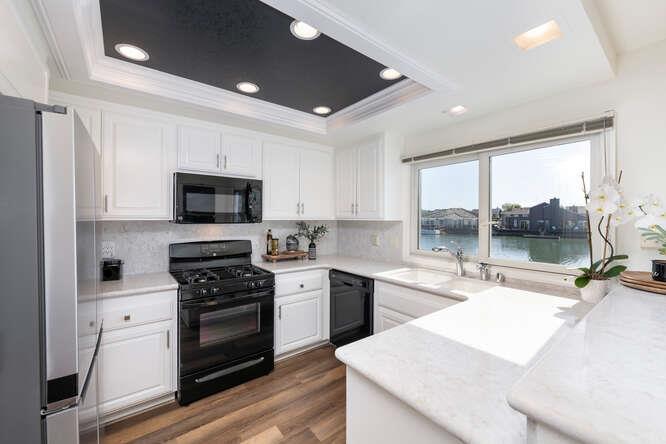 Detail Gallery Image 16 of 43 For 756 Newport Cir, Redwood Shores,  CA 94065 - 3 Beds | 2/1 Baths