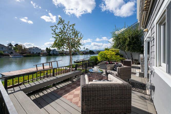 Detail Gallery Image 3 of 43 For 756 Newport Cir, Redwood Shores,  CA 94065 - 3 Beds | 2/1 Baths