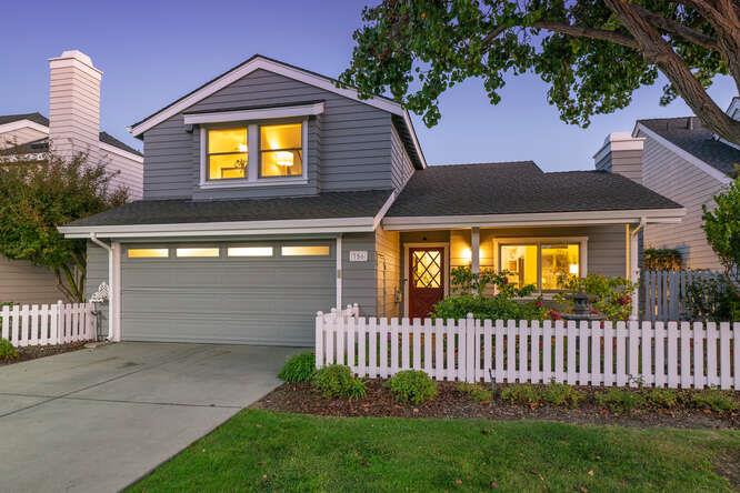 Detail Gallery Image 36 of 43 For 756 Newport Cir, Redwood Shores,  CA 94065 - 3 Beds | 2/1 Baths