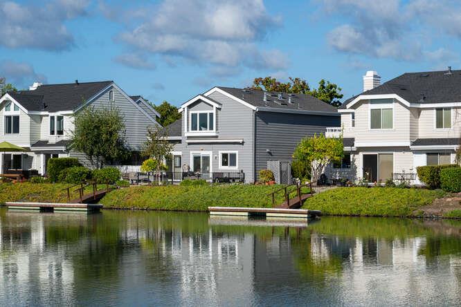 Detail Gallery Image 4 of 43 For 756 Newport Cir, Redwood Shores,  CA 94065 - 3 Beds | 2/1 Baths