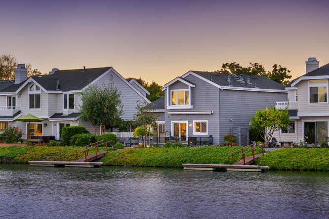 Detail Gallery Image 5 of 43 For 756 Newport Cir, Redwood Shores,  CA 94065 - 3 Beds | 2/1 Baths