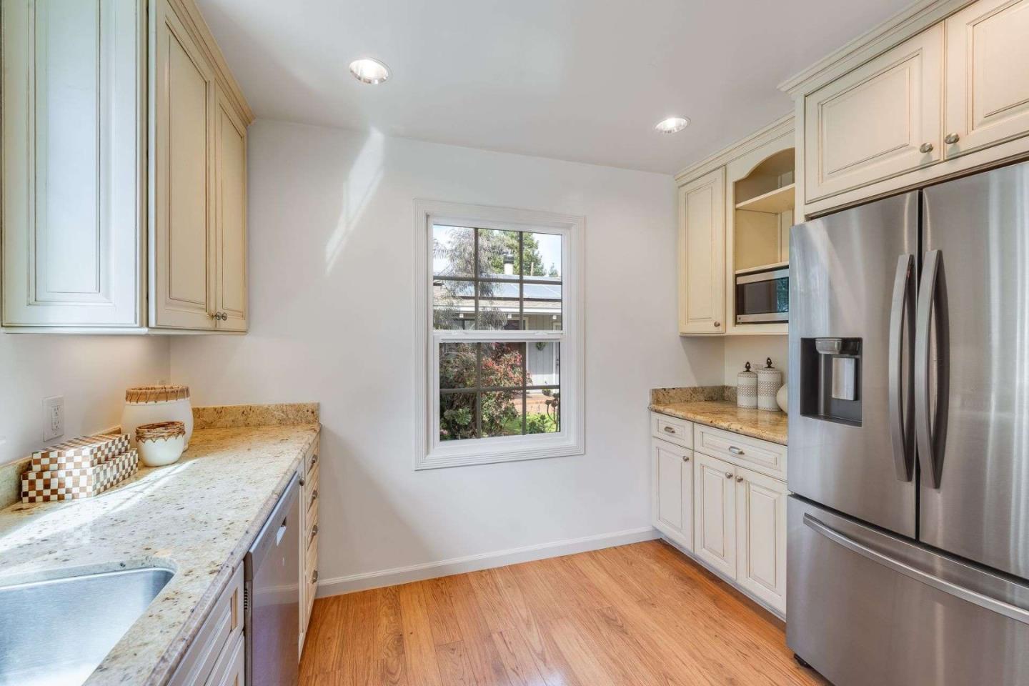 Detail Gallery Image 11 of 23 For 315 Haight St, Menlo Park,  CA 94025 - 2 Beds | 1 Baths