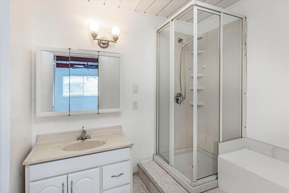 Detail Gallery Image 16 of 30 For 1472 Hampton Dr, Sunnyvale,  CA 94087 - 3 Beds | 1/1 Baths