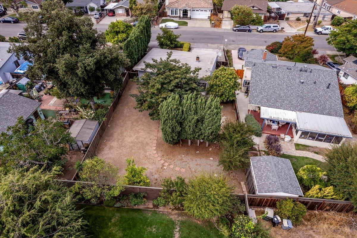 Detail Gallery Image 25 of 30 For 1472 Hampton Dr, Sunnyvale,  CA 94087 - 3 Beds | 1/1 Baths