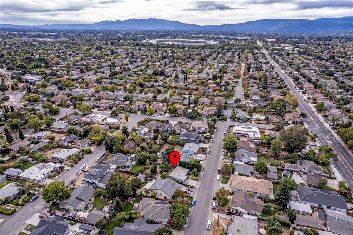 Detail Gallery Image 4 of 30 For 1472 Hampton Dr, Sunnyvale,  CA 94087 - 3 Beds | 1/1 Baths