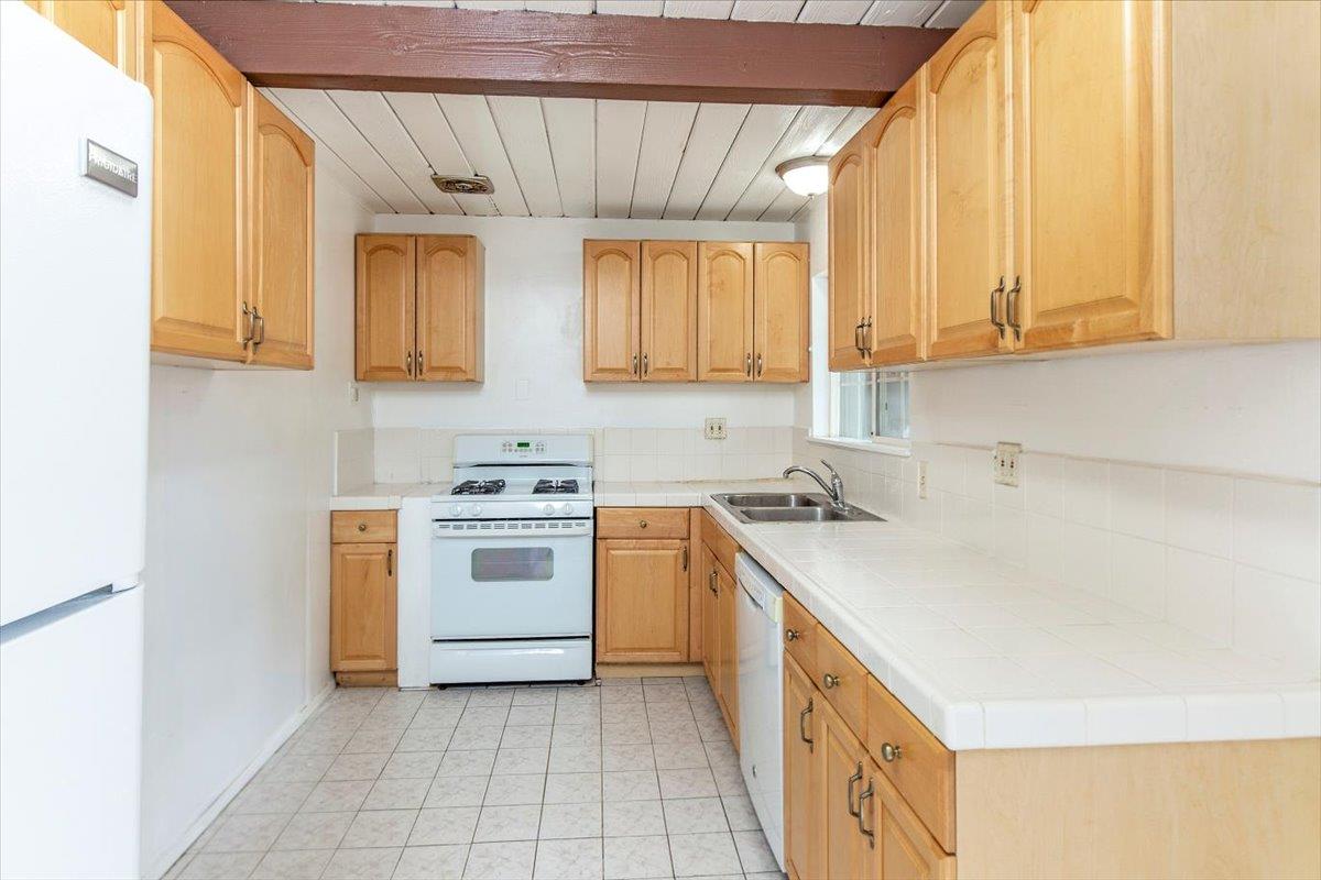 Detail Gallery Image 8 of 30 For 1472 Hampton Dr, Sunnyvale,  CA 94087 - 3 Beds | 1/1 Baths