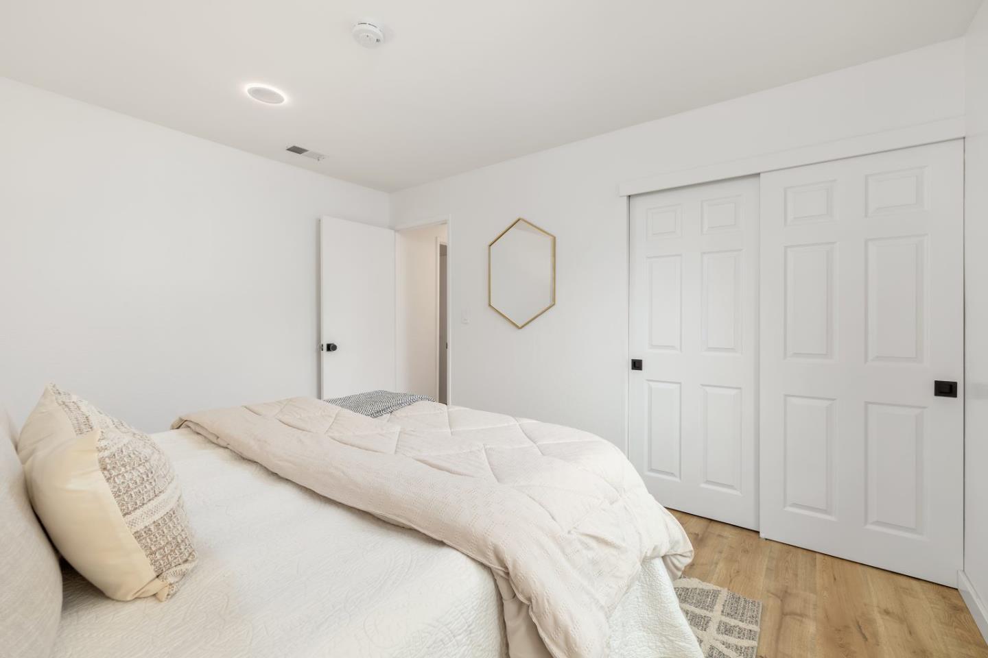 Detail Gallery Image 15 of 36 For 2714 Mabury Sq, San Jose,  CA 95133 - 3 Beds | 2 Baths