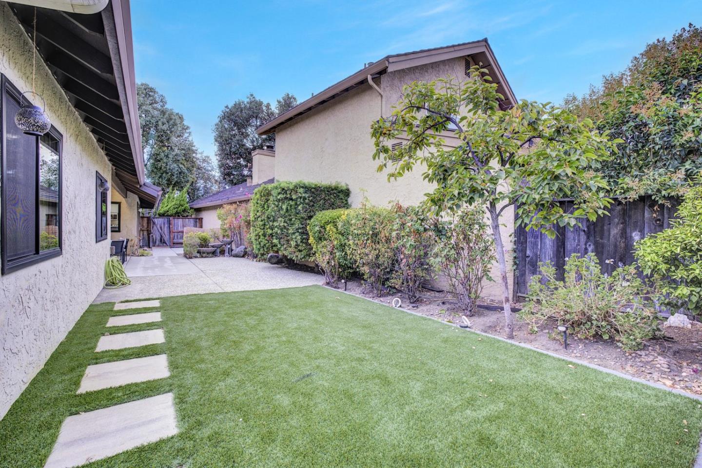 Detail Gallery Image 29 of 36 For 2714 Mabury Sq, San Jose,  CA 95133 - 3 Beds | 2 Baths