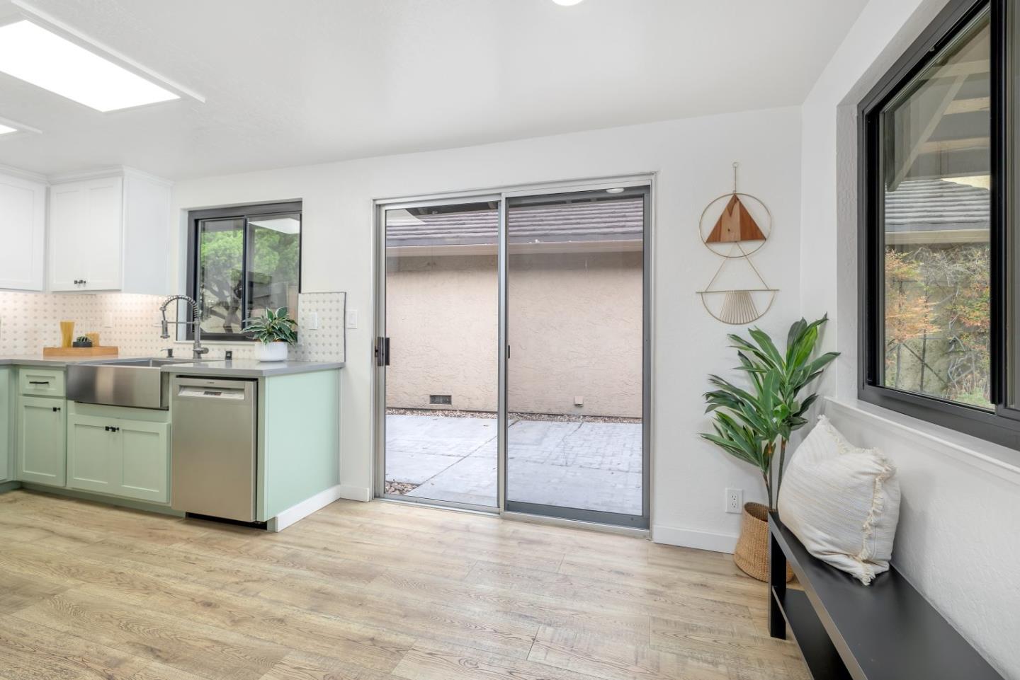 Detail Gallery Image 7 of 36 For 2714 Mabury Sq, San Jose,  CA 95133 - 3 Beds | 2 Baths