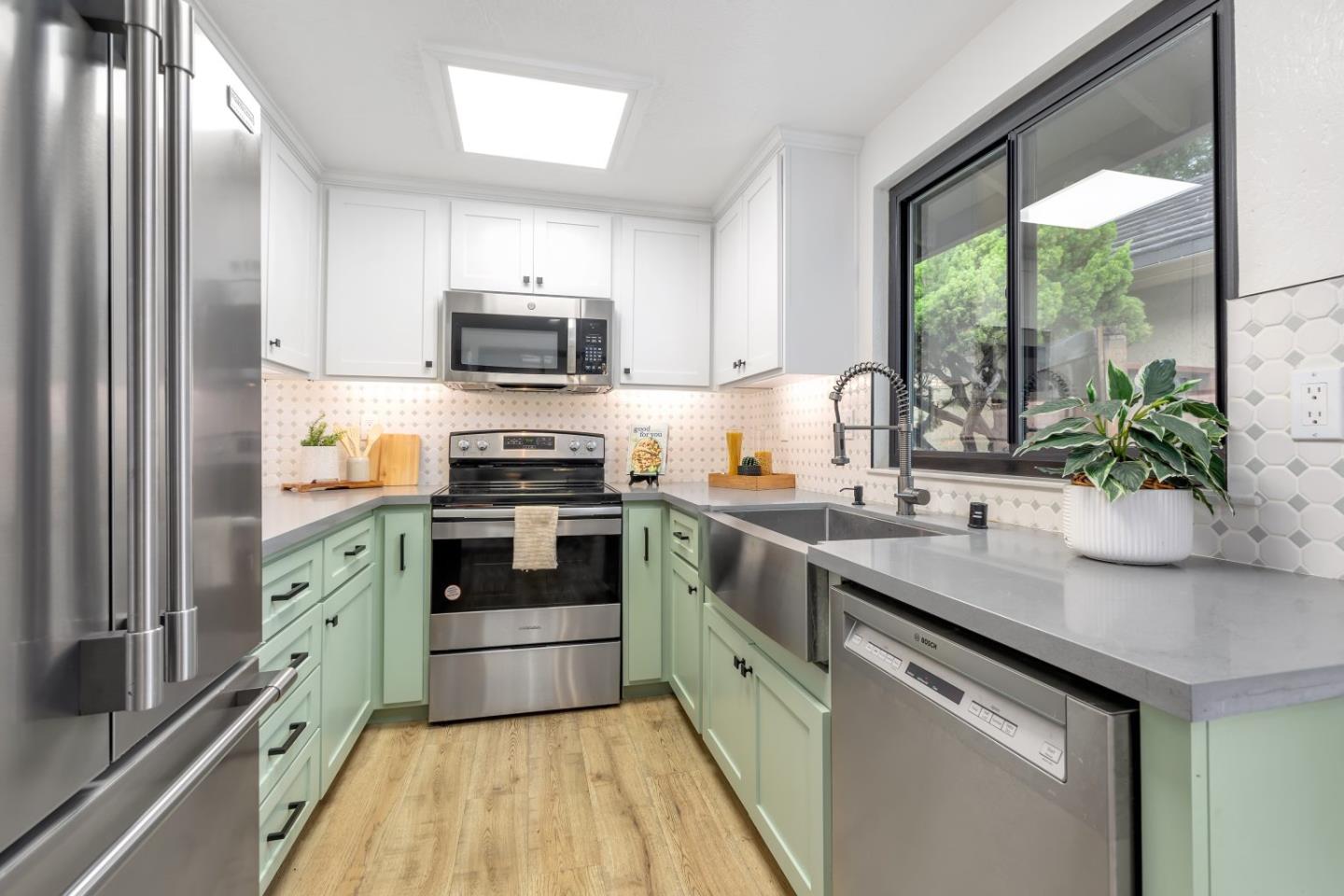 Detail Gallery Image 9 of 36 For 2714 Mabury Sq, San Jose,  CA 95133 - 3 Beds | 2 Baths