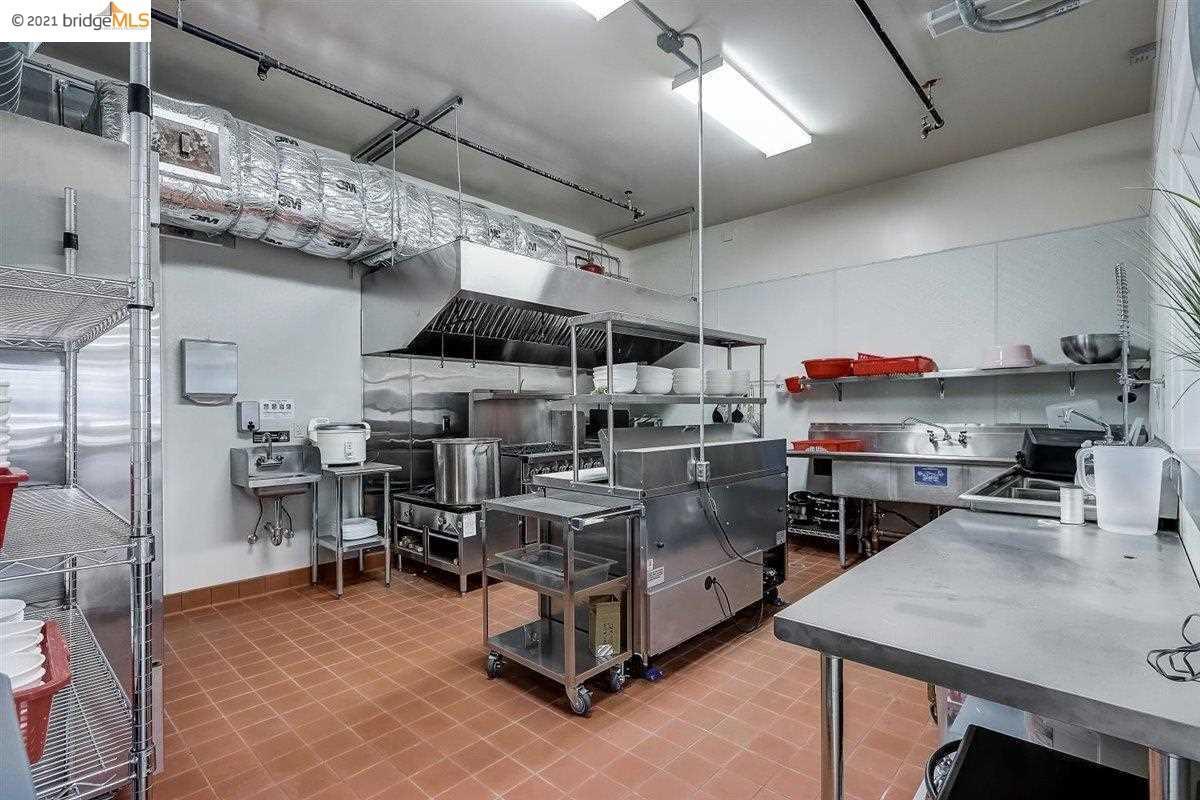 Detail Gallery Image 6 of 18 For 1616 International Blvd, Oakland,  CA 94606 - – Beds | – Baths