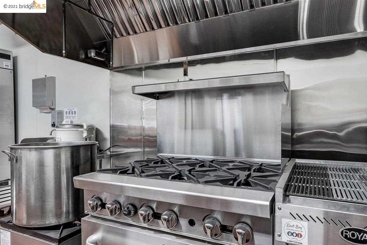 Detail Gallery Image 8 of 18 For 1616 International Blvd, Oakland,  CA 94606 - – Beds | – Baths