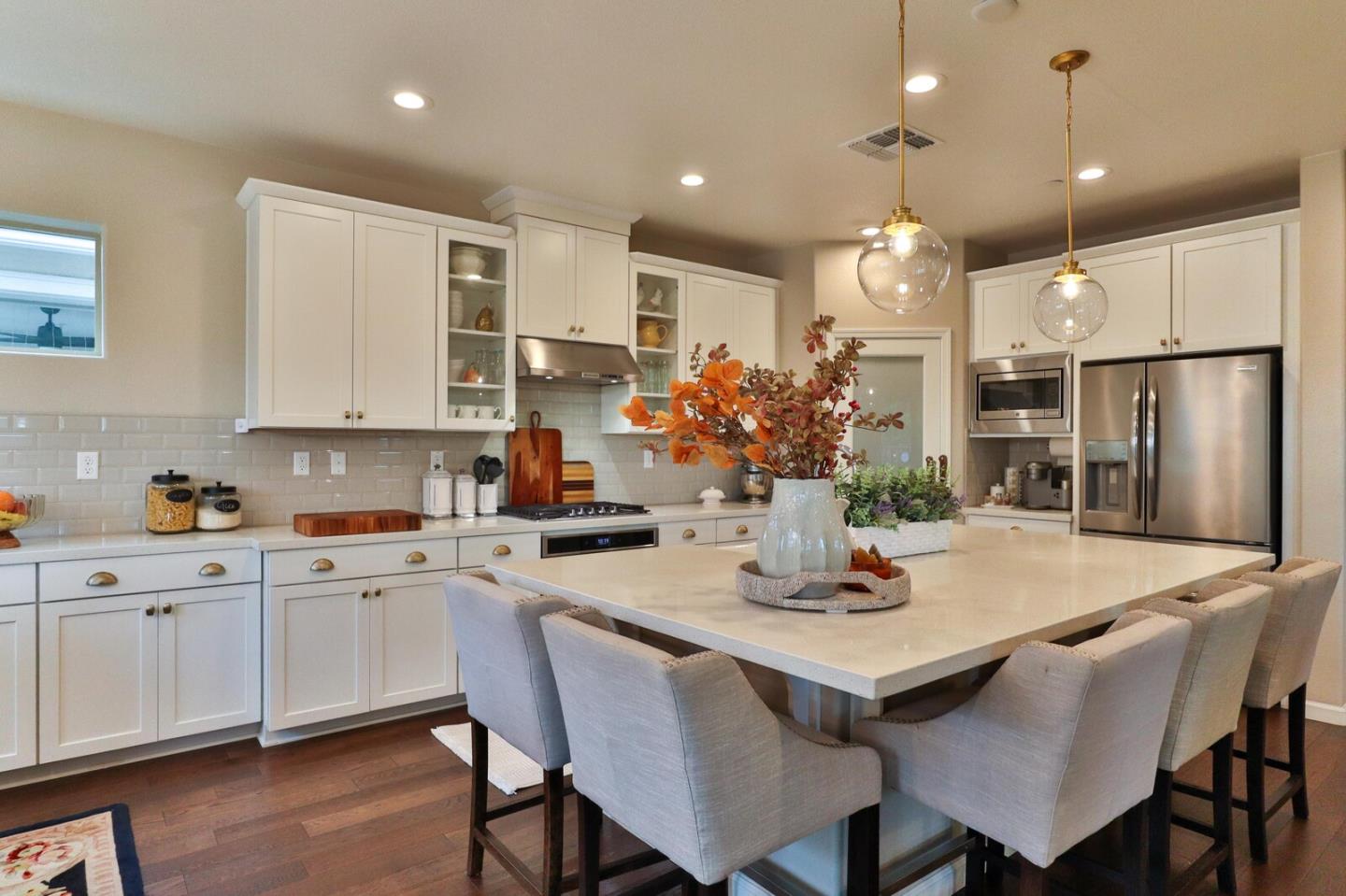 Detail Gallery Image 15 of 80 For 722 Carver Pl, Gilroy,  CA 95020 - 4 Beds | 3 Baths