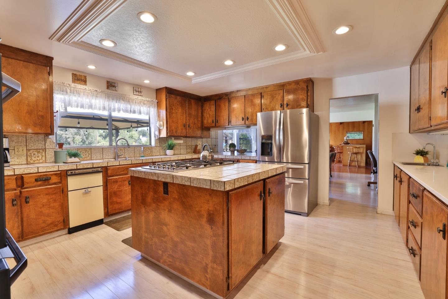 Detail Gallery Image 10 of 46 For 14001 Chester Ave, Saratoga,  CA 95070 - 4 Beds | 3 Baths