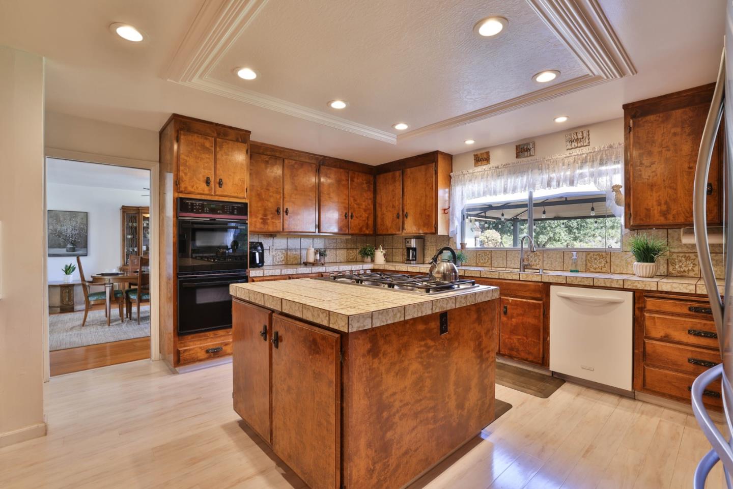 Detail Gallery Image 11 of 46 For 14001 Chester Ave, Saratoga,  CA 95070 - 4 Beds | 3 Baths