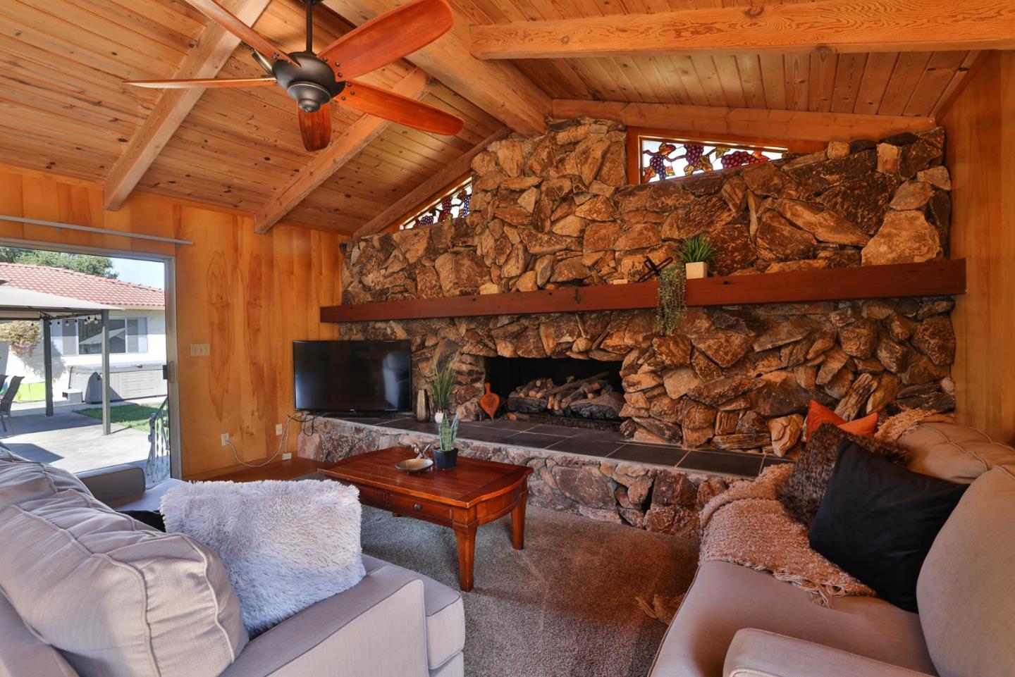 Detail Gallery Image 17 of 46 For 14001 Chester Ave, Saratoga,  CA 95070 - 4 Beds | 3 Baths