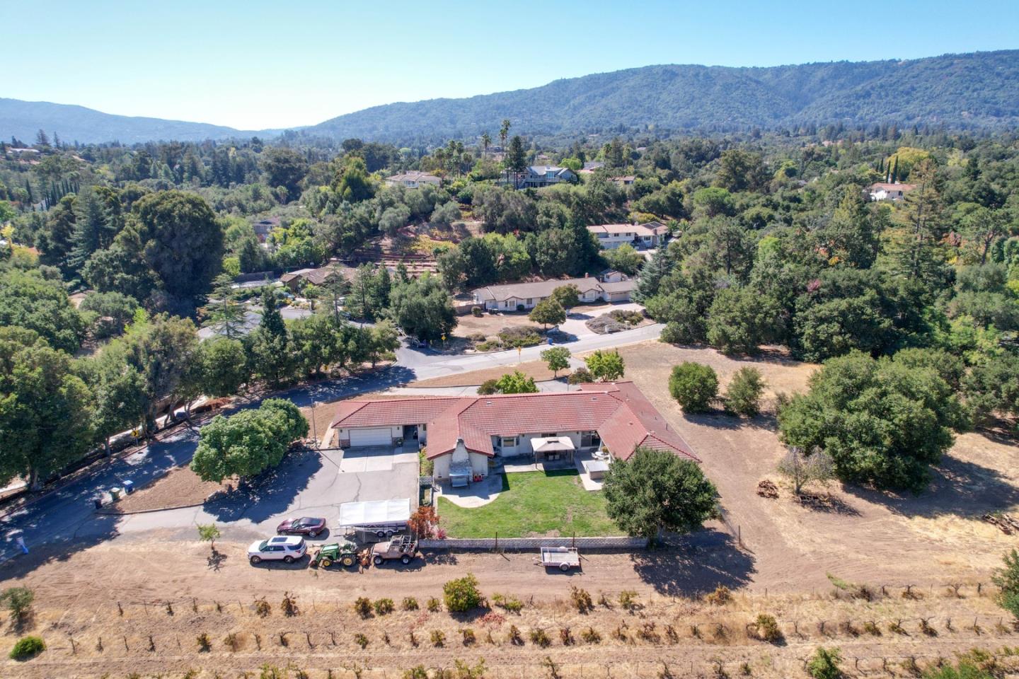 Detail Gallery Image 2 of 46 For 14001 Chester Ave, Saratoga,  CA 95070 - 4 Beds | 3 Baths