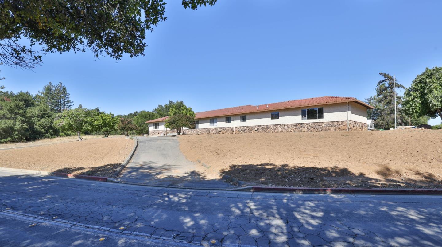 Detail Gallery Image 3 of 46 For 14001 Chester Ave, Saratoga,  CA 95070 - 4 Beds | 3 Baths