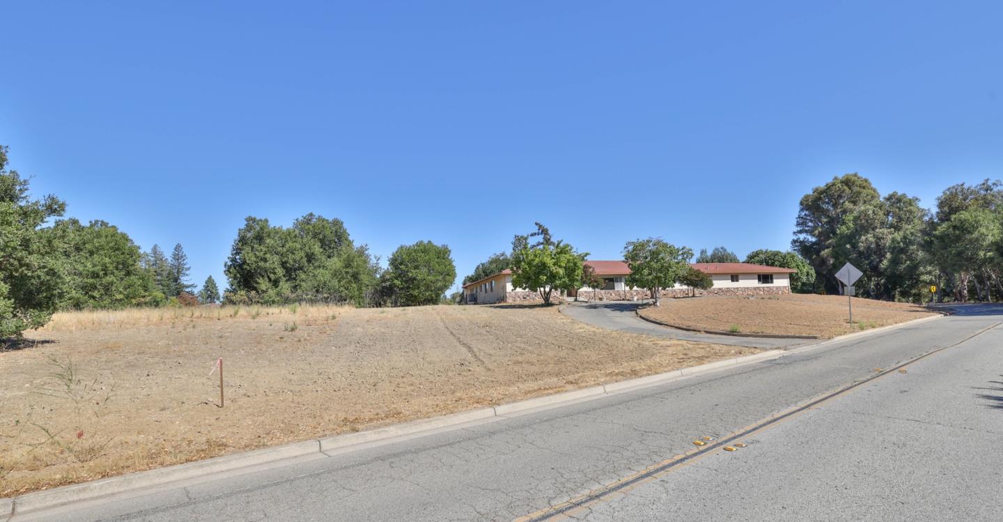 Detail Gallery Image 4 of 46 For 14001 Chester Ave, Saratoga,  CA 95070 - 4 Beds | 3 Baths