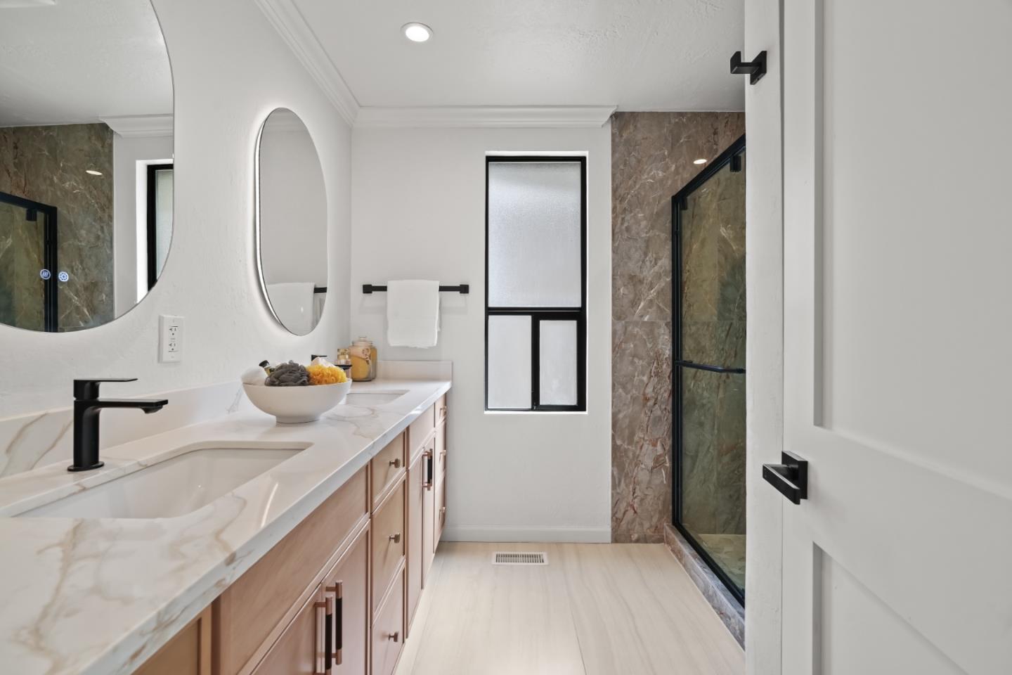 Detail Gallery Image 26 of 45 For 148 Myrtle St, Santa Cruz,  CA 95060 - 5 Beds | 3 Baths