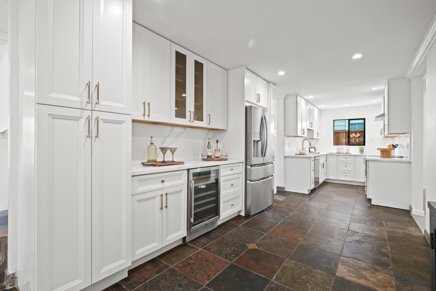 Detail Gallery Image 9 of 45 For 148 Myrtle St, Santa Cruz,  CA 95060 - 5 Beds | 3 Baths